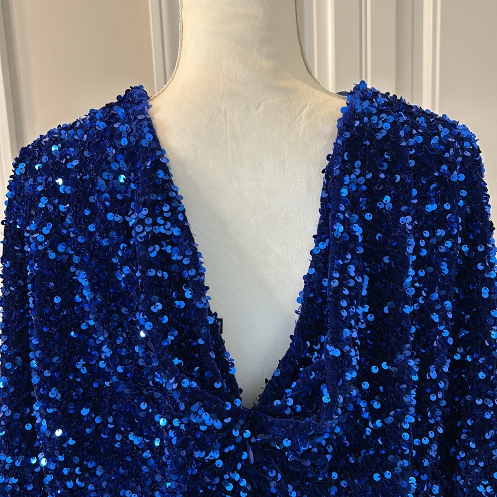 Beautiful blue sequined dress. - Picture 3 of 12